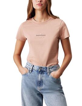 Camiseta Calvin Klein con monograma bordado en el pecho