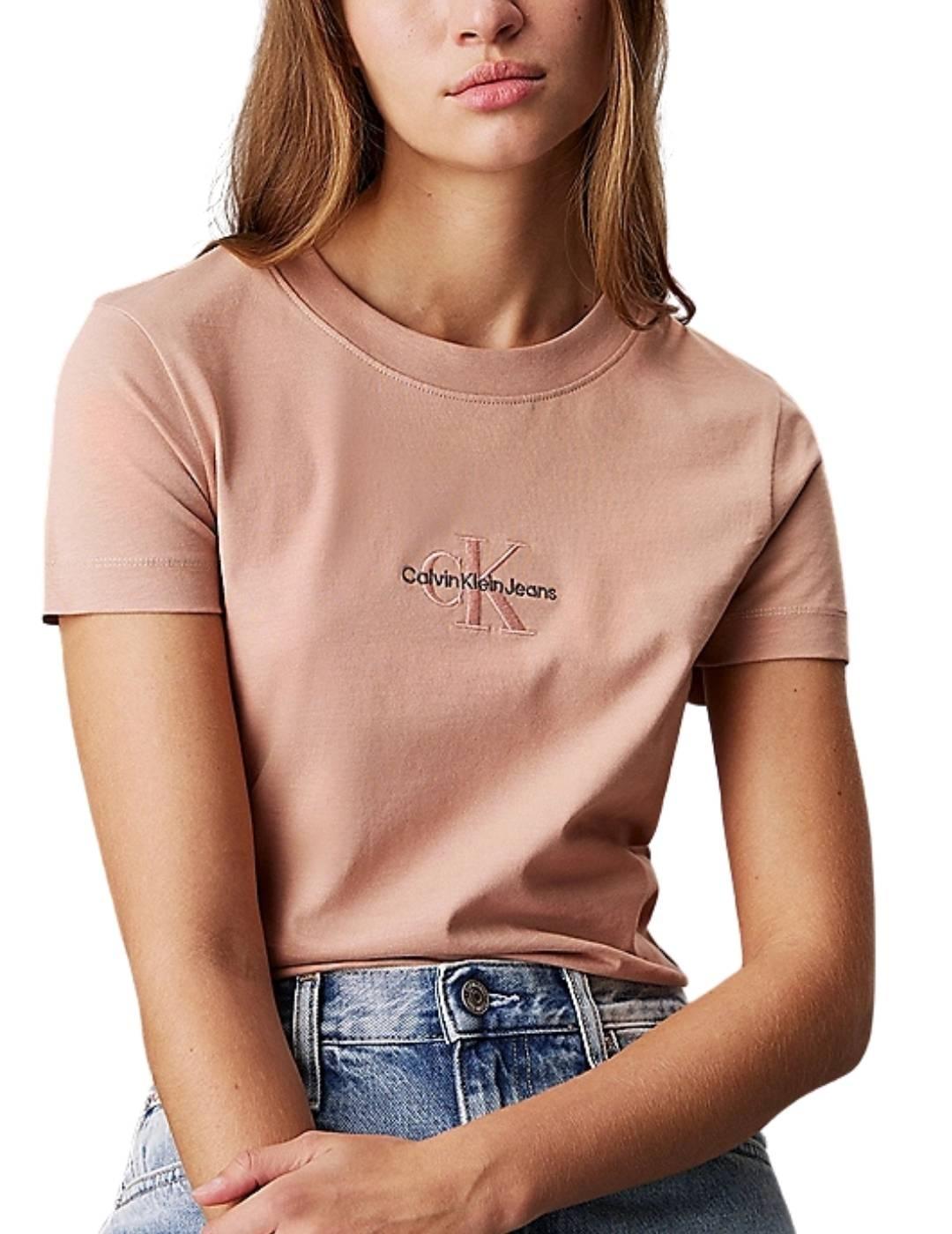 Camiseta Calvin Klein con monograma bordado en el pecho