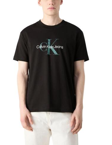 Camiseta Calvin Klein con logo estampado en el pecho negra