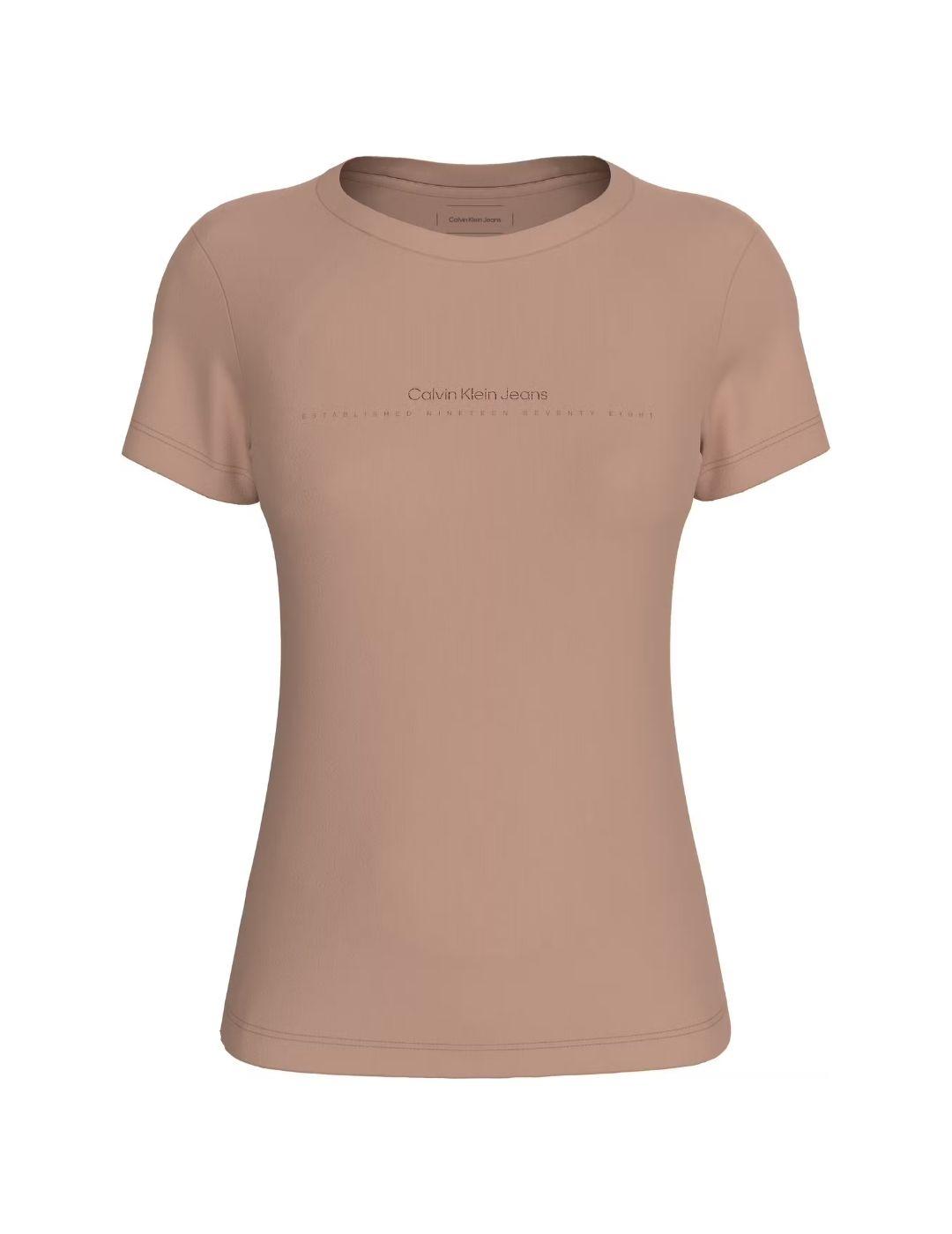 Camiseta Calvin Klein con monograma bordado en el pecho