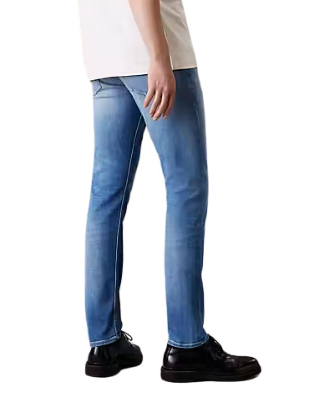 Pantalón vaquero Calvin Klein slim lavado medio para hombre